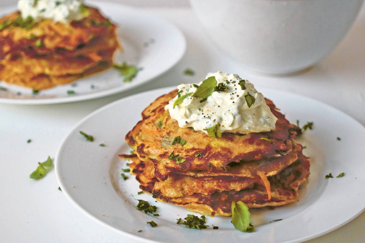 Kürbis Pfannkuchen mit Kräuter-Quark